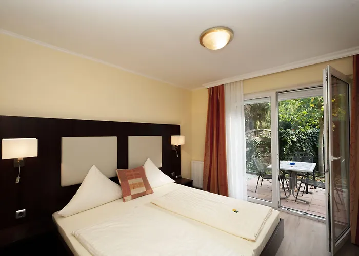 Gruene Tanne 3*